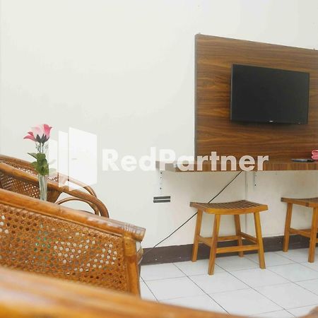 Hotel Transit 1 Makassar Redpartner Dış mekan fotoğraf