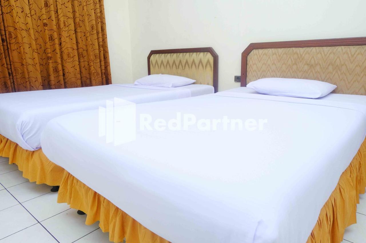 Hotel Transit 1 Makassar Redpartner Dış mekan fotoğraf