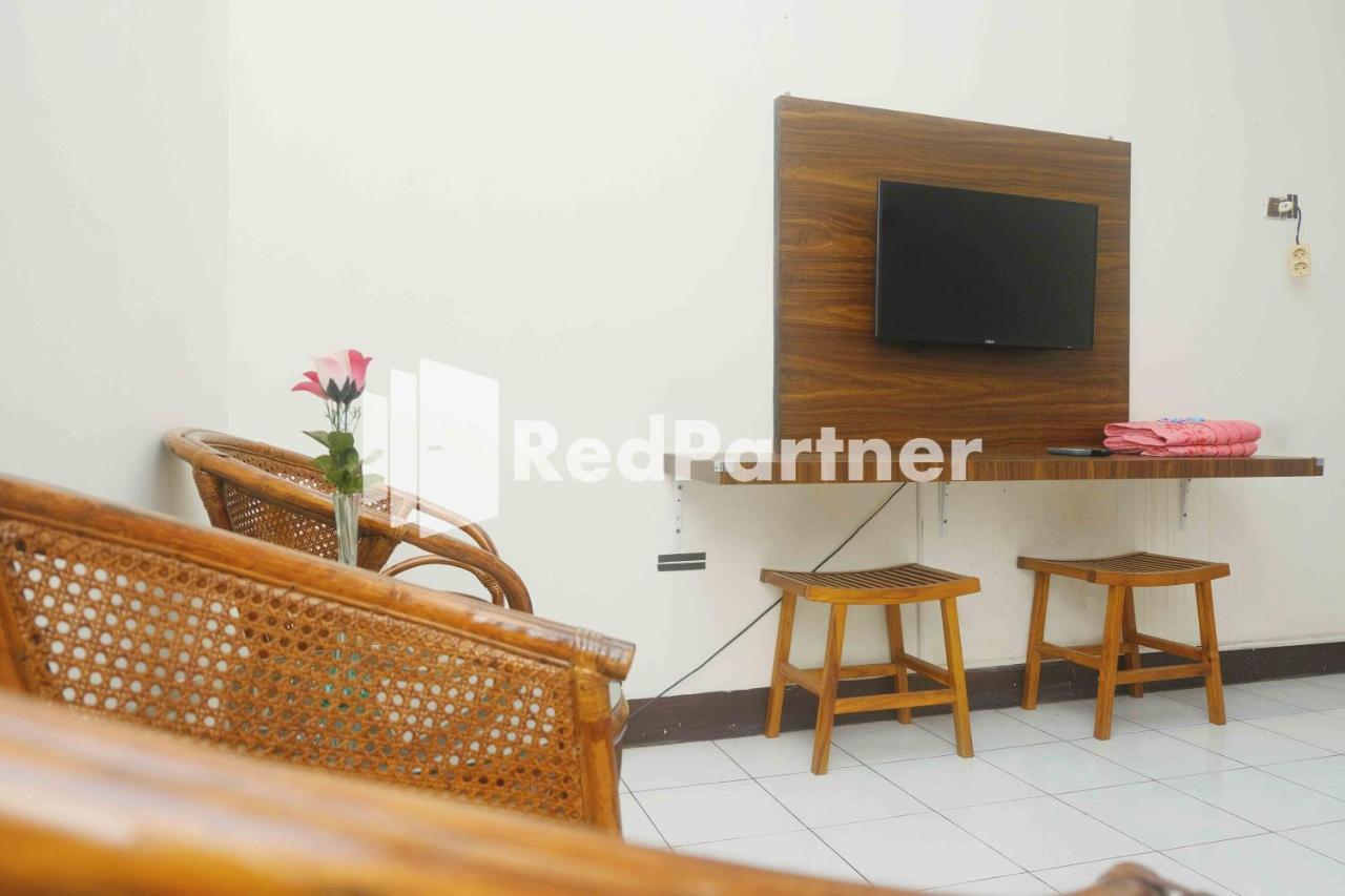 Hotel Transit 1 Makassar Redpartner Dış mekan fotoğraf