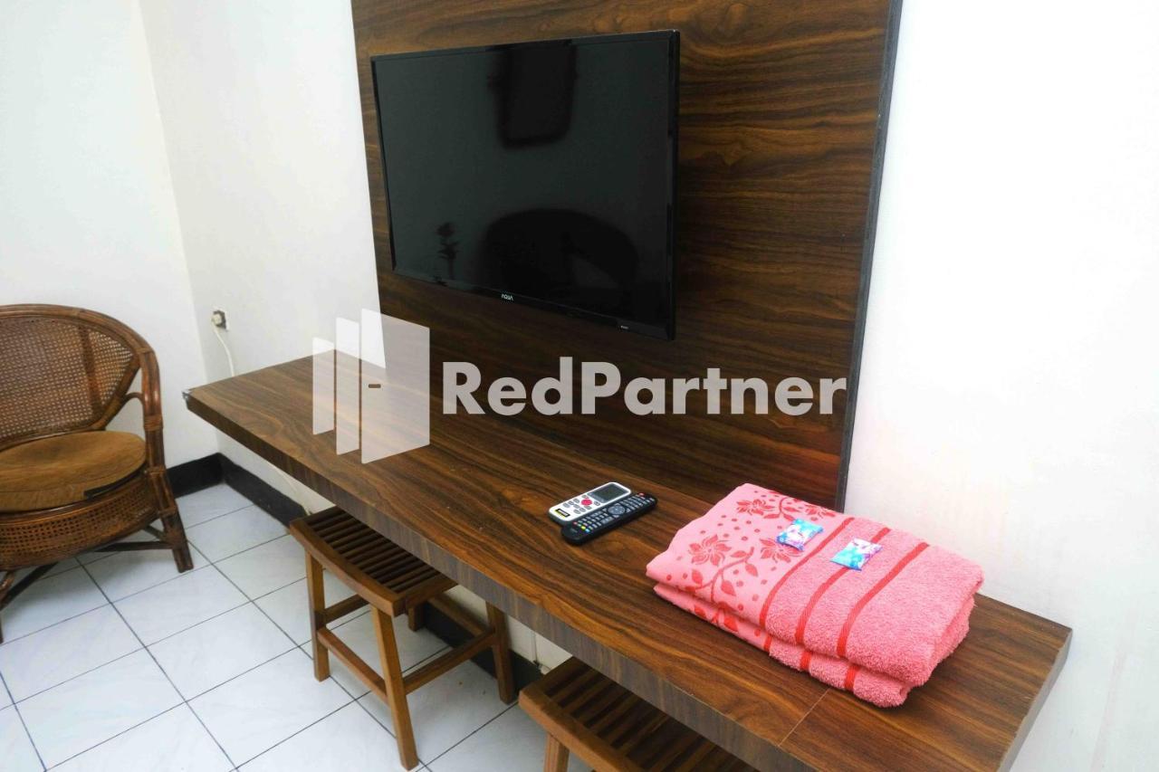 Hotel Transit 1 Makassar Redpartner Dış mekan fotoğraf