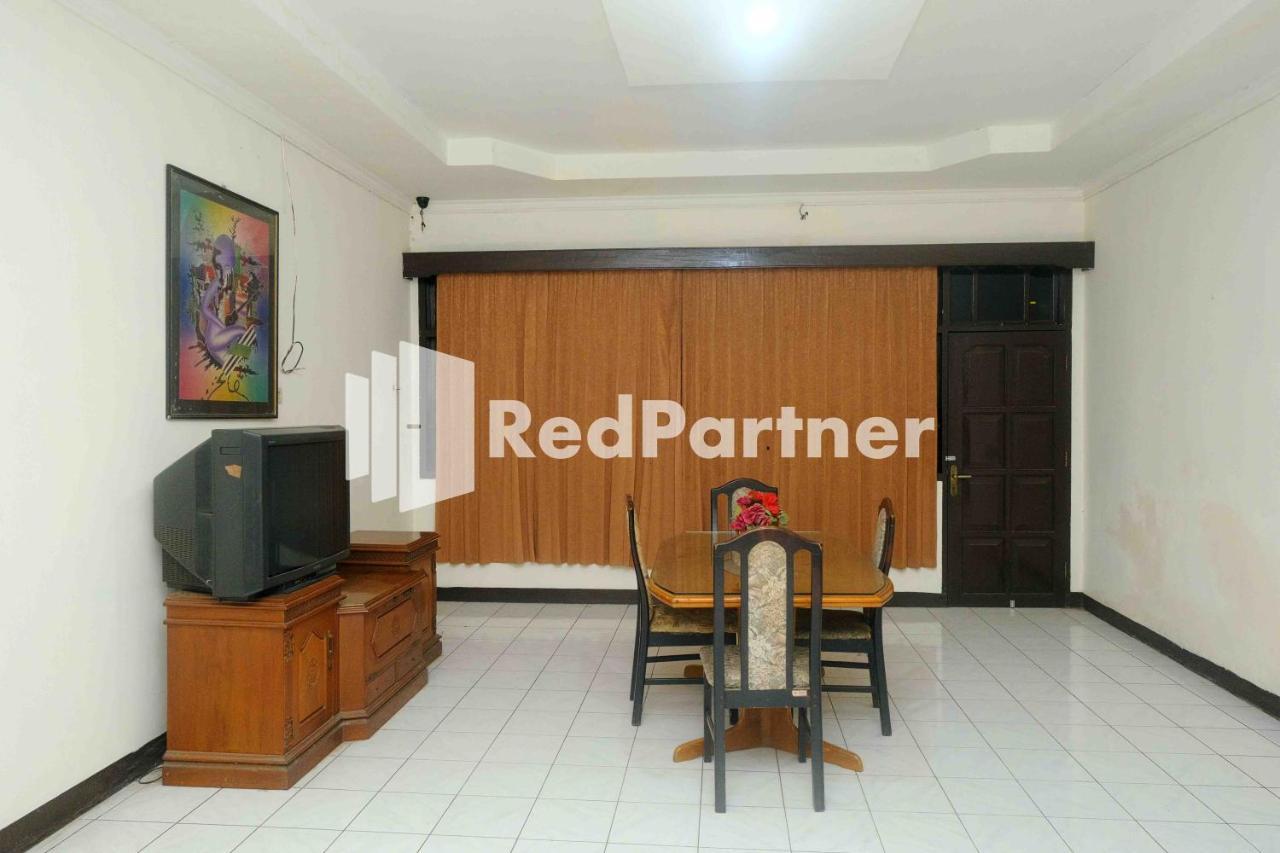 Hotel Transit 1 Makassar Redpartner Dış mekan fotoğraf
