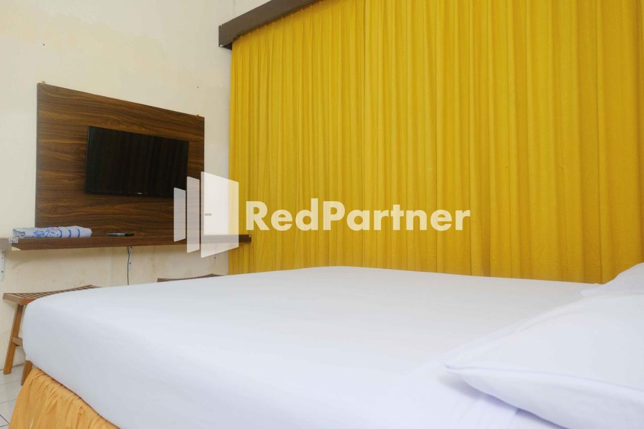 Hotel Transit 1 Makassar Redpartner Dış mekan fotoğraf
