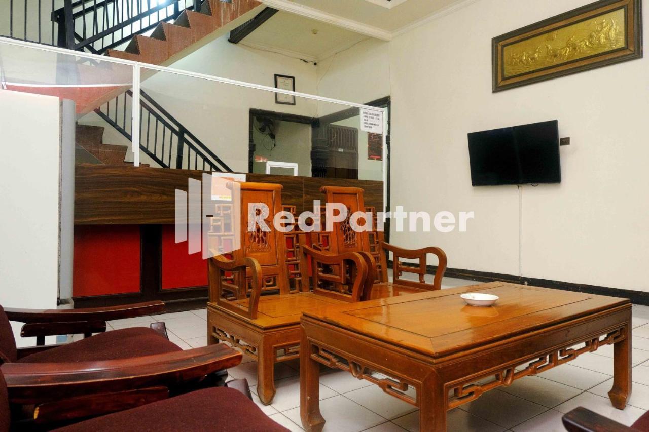 Hotel Transit 1 Makassar Redpartner Dış mekan fotoğraf