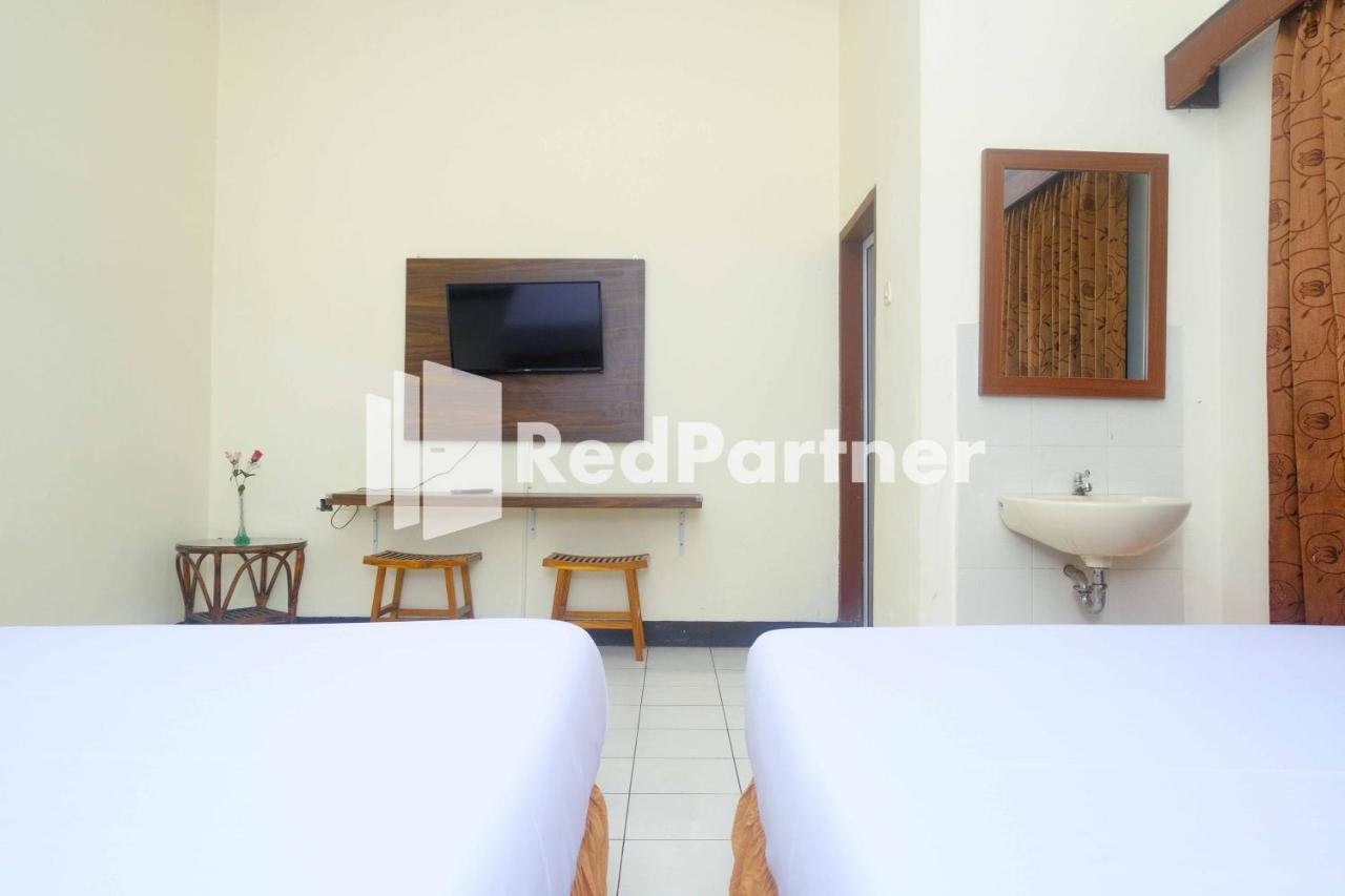 Hotel Transit 1 Makassar Redpartner Dış mekan fotoğraf
