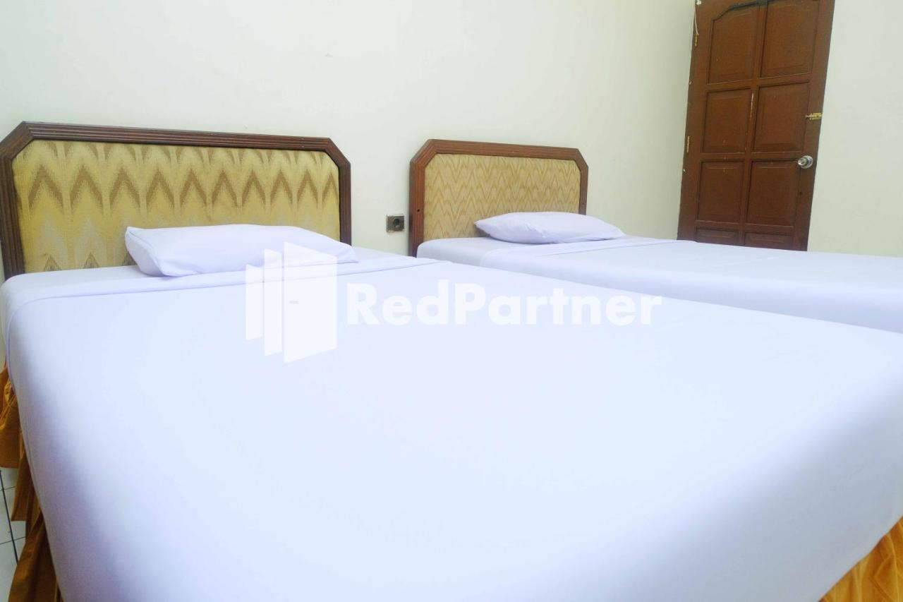 Hotel Transit 1 Makassar Redpartner Dış mekan fotoğraf
