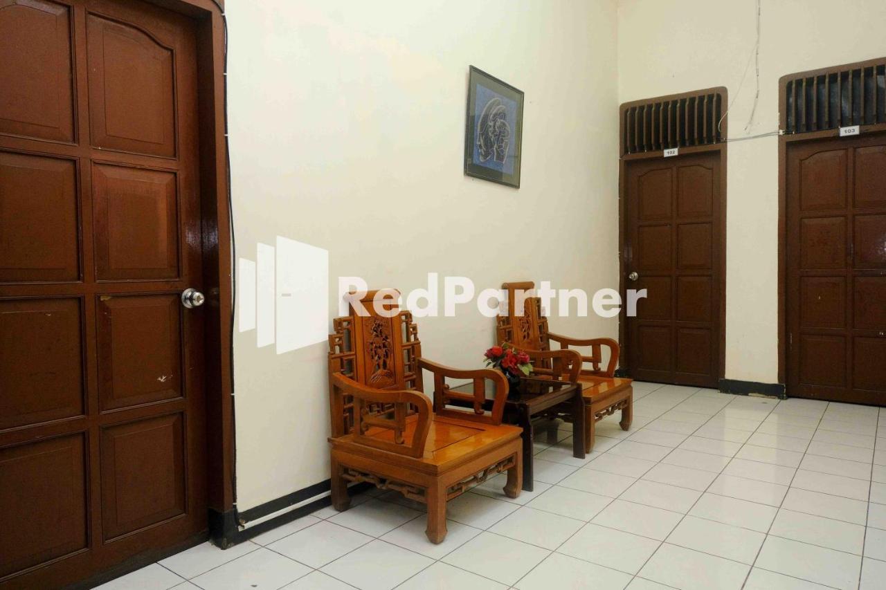 Hotel Transit 1 Makassar Redpartner Dış mekan fotoğraf