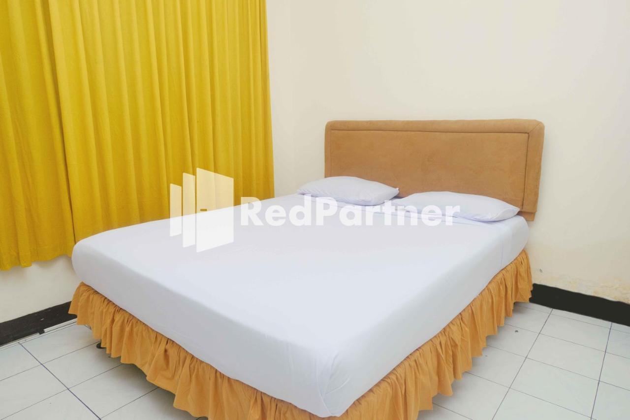 Hotel Transit 1 Makassar Redpartner Dış mekan fotoğraf