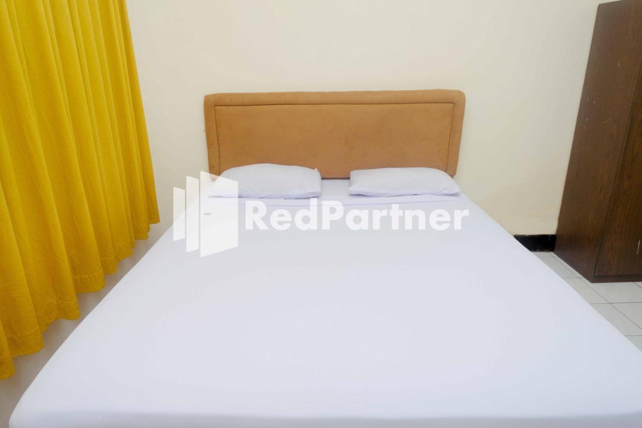 Hotel Transit 1 Makassar Redpartner Dış mekan fotoğraf
