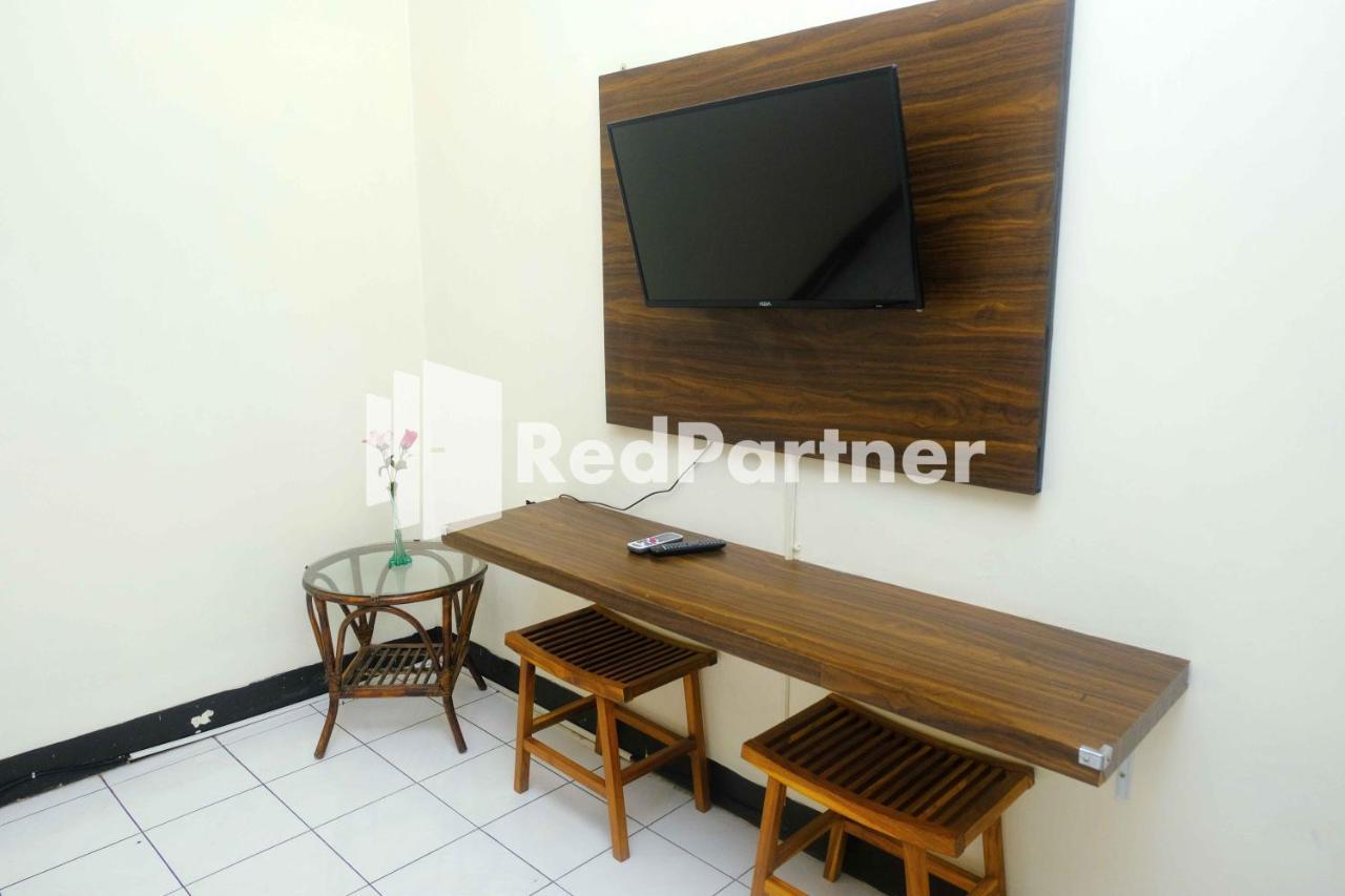 Hotel Transit 1 Makassar Redpartner Dış mekan fotoğraf