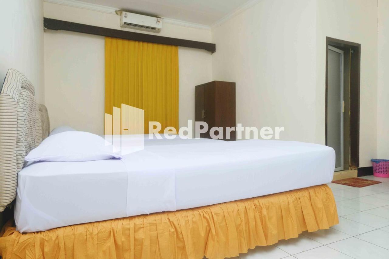 Hotel Transit 1 Makassar Redpartner Dış mekan fotoğraf