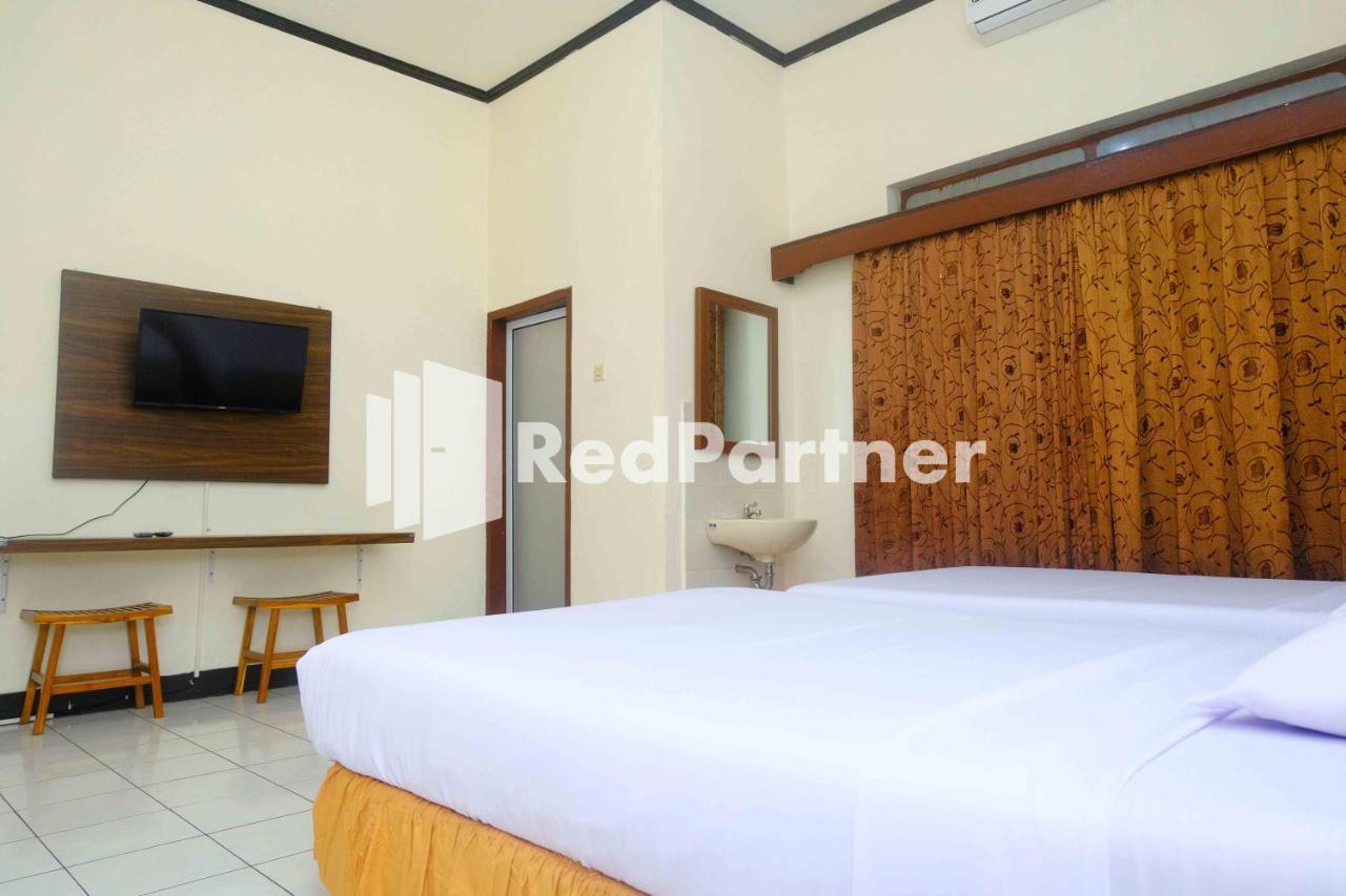 Hotel Transit 1 Makassar Redpartner Dış mekan fotoğraf