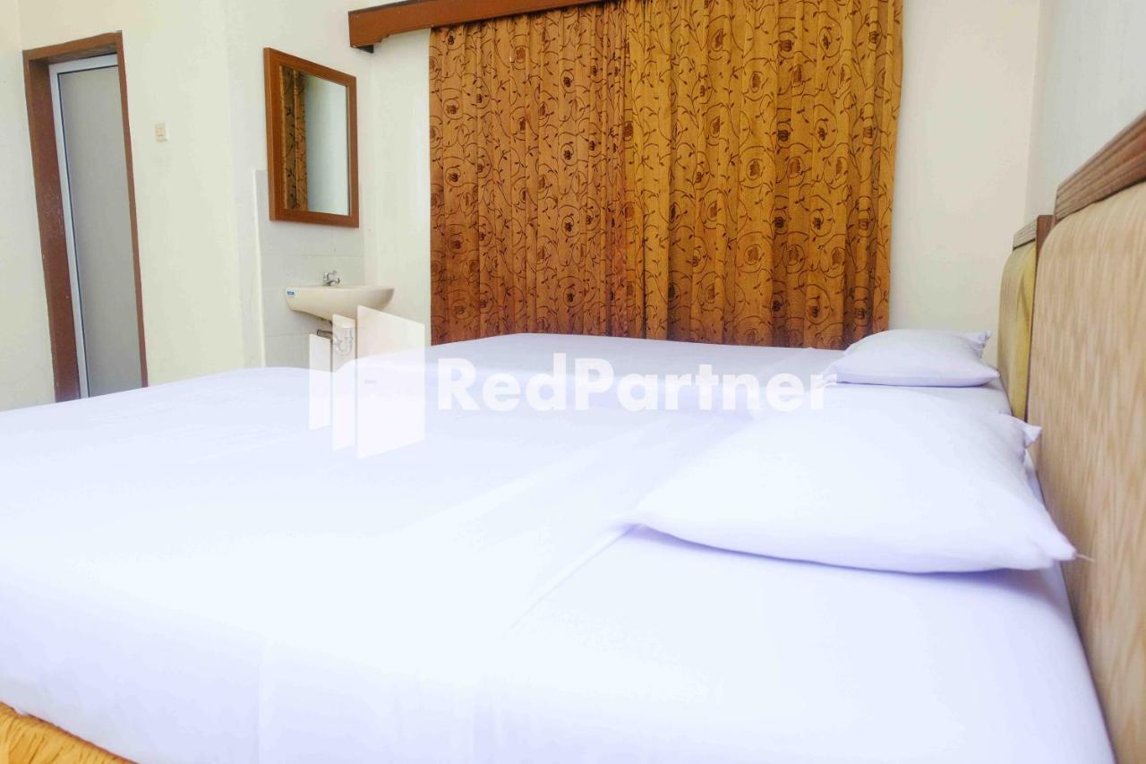 Hotel Transit 1 Makassar Redpartner Dış mekan fotoğraf