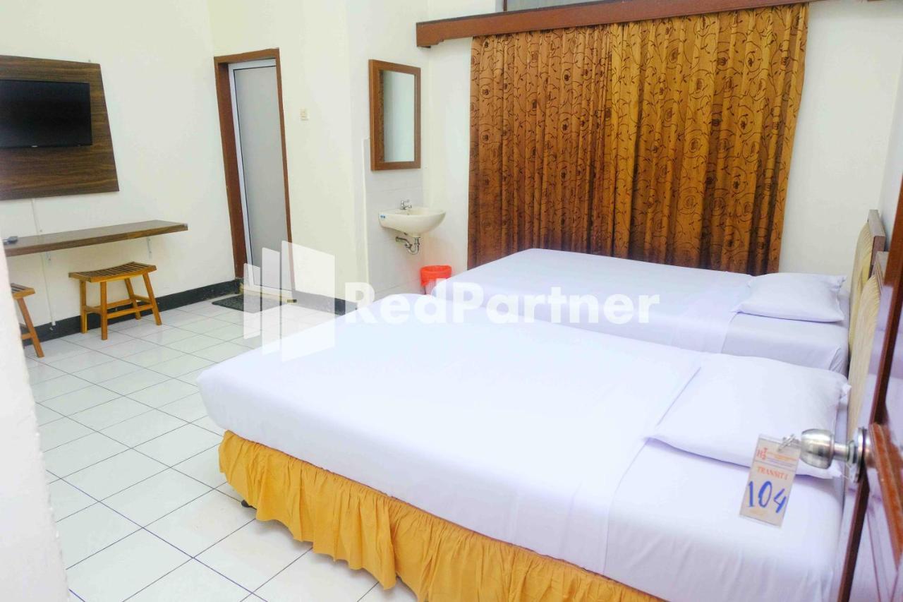 Hotel Transit 1 Makassar Redpartner Dış mekan fotoğraf
