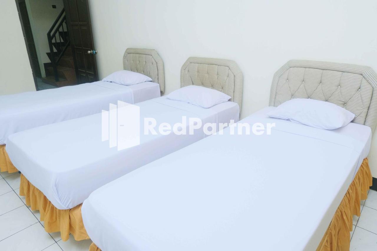 Hotel Transit 1 Makassar Redpartner Dış mekan fotoğraf