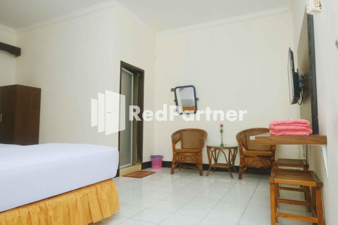 Hotel Transit 1 Makassar Redpartner Dış mekan fotoğraf