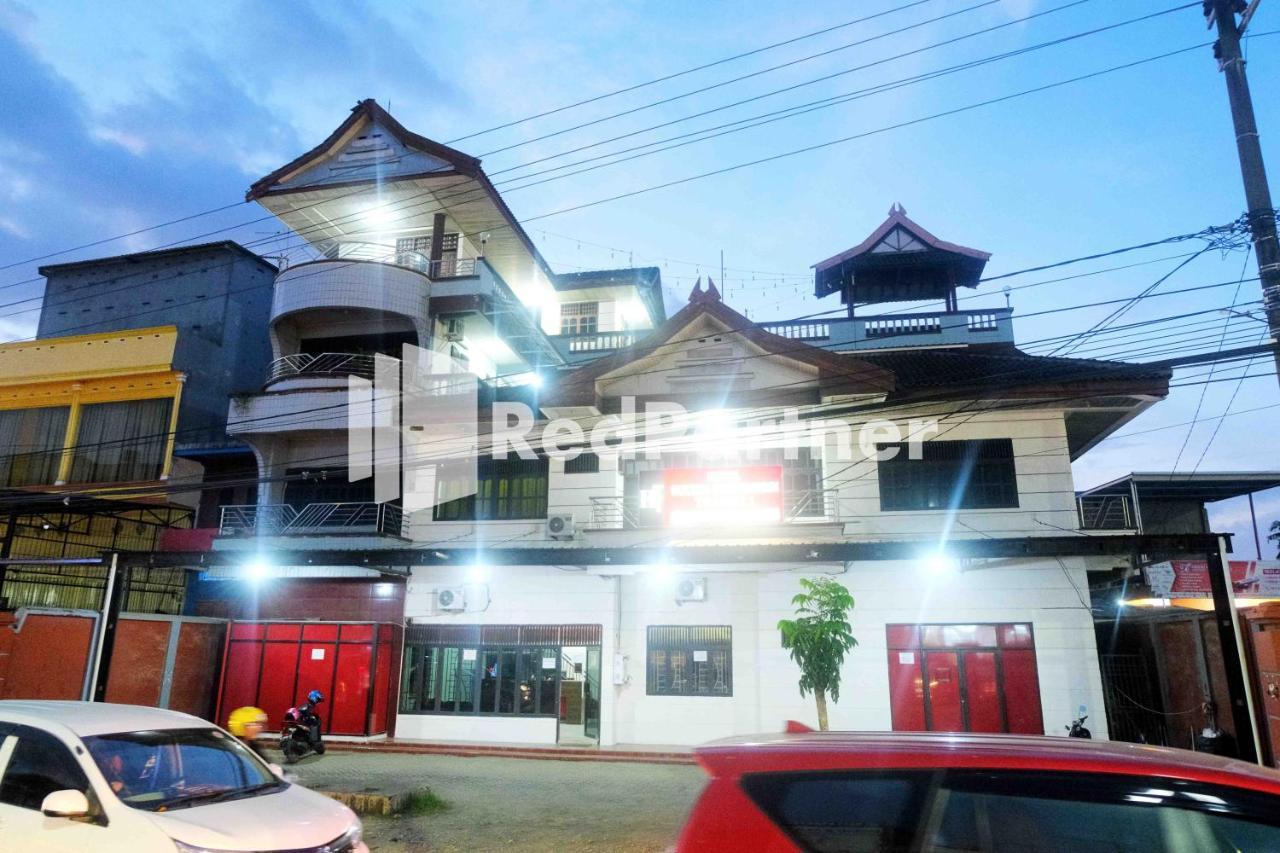 Hotel Transit 1 Makassar Redpartner Dış mekan fotoğraf
